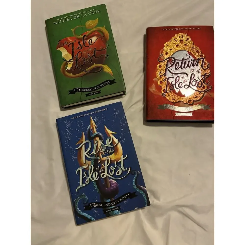 Treasures of the Isle of the Lost 3 book box set Descendents Melissa de la Cruz